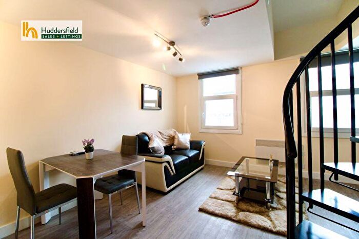 1 Bedroom Flat To Rent In New Street, Huddersfield, HD1