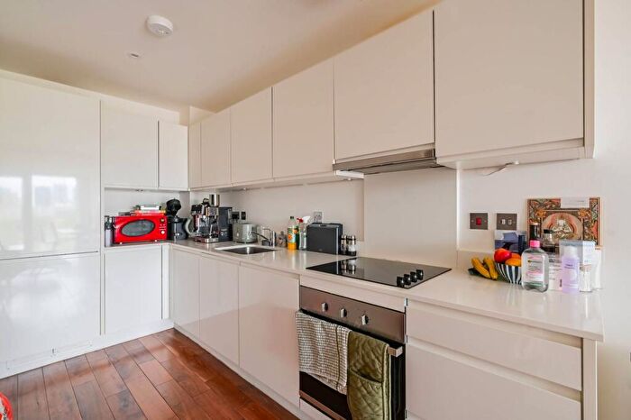 1 Bedroom Flat For Sale In Grand Canal Apartments, Haggerston, London, N1