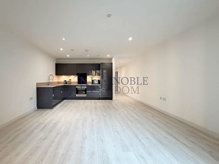 2 Bedroom Flat To Rent In Hounslow, TW3