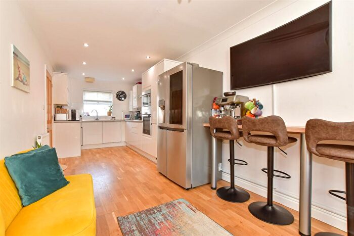 4 Bedroom Semi-Detached House For Sale In Coppice End, Ryde, Isle Of Wight, PO33