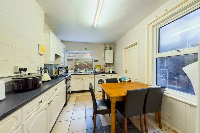 5 Bedroom Private Hall To Rent In Thackeray Road, Southampton, SO17