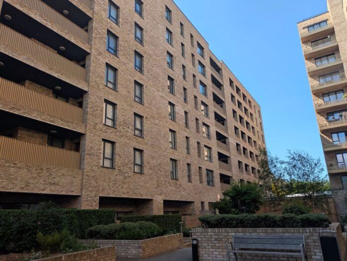 2 Bedroom Flat To Rent In Devlin House, Acton Gardens, W3