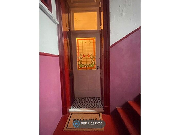 2 Bedroom Flat To Rent In Bolton Drive, Glasgow, G42