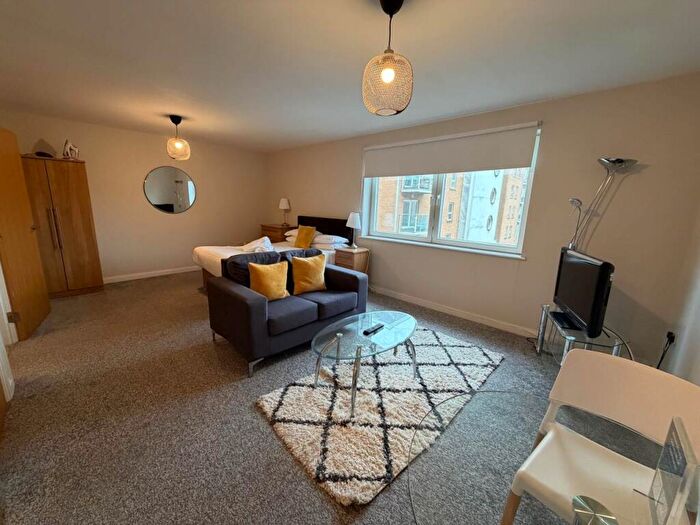 Studio To Rent In Nice House, Century Wharf, Cardiff Bay, CF10