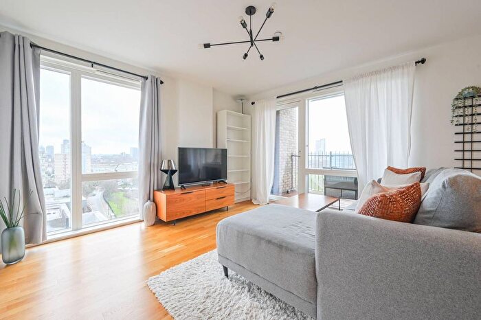 2 Bedroom Flat For Sale In Wimhurst Court, Tower Hamlets, London, E14