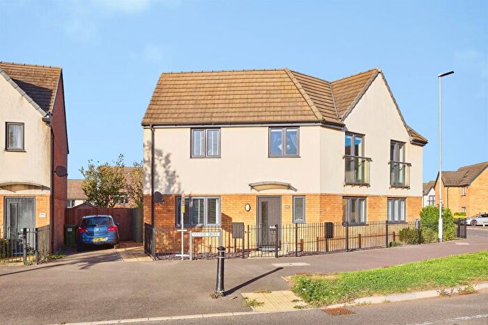3 Bedroom Semi-Detached House For Sale In Manor Drive, Peterborough, PE4