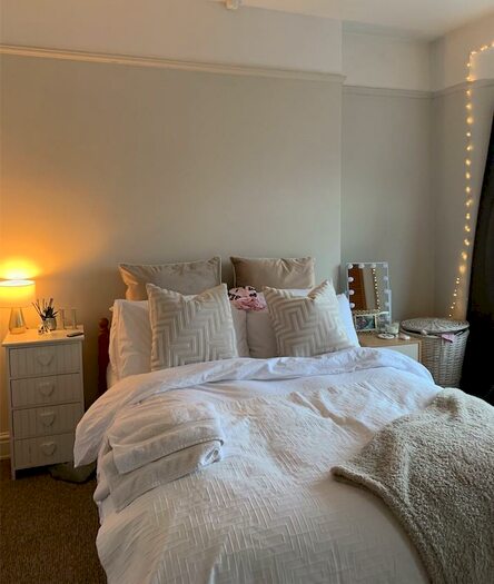 4 Bedroom Private Hall To Rent In Bridge Road, Lancaster, LA1