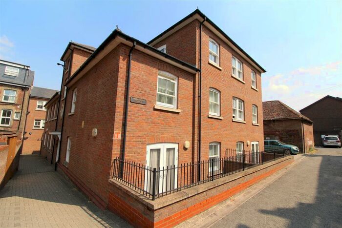 1 Bedroom Flat To Rent In Milliners Place, Matthew Street, Dunstable, LU6