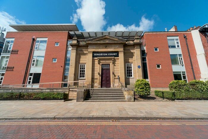 2 Bedroom Flat To Rent In Kingston Square, Hull, East Riding, HU2