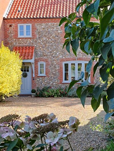 3 Bedroom Semi-Detached House For Sale In Church Road, Aylmerton, Norwich, NR11