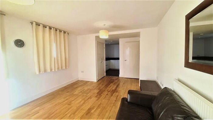 2 Bedroom Flat To Rent In St. Ives Place, London, E14