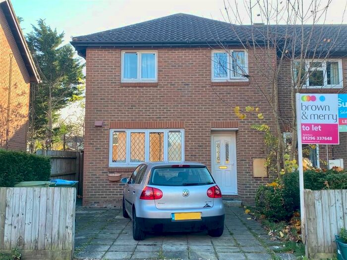 3 Bedroom Property To Rent In Sussex Close, Aylesbury, HP19
