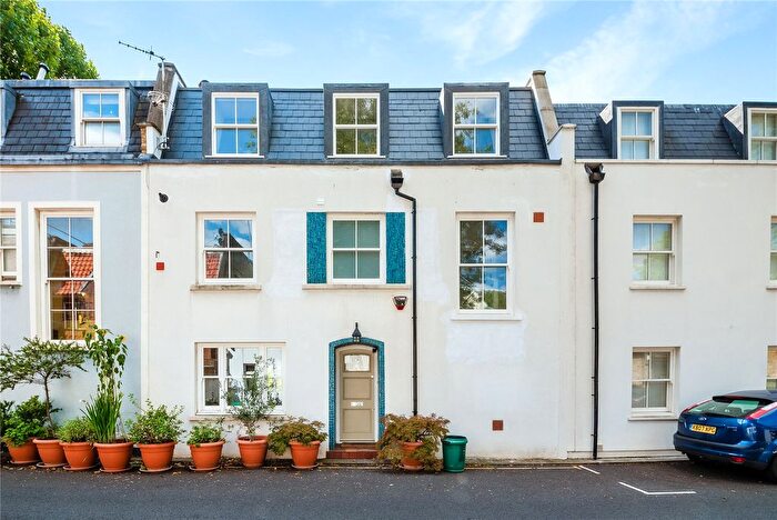 2 Bedroom Flat To Rent In Napier Place, Kensington, London, W14