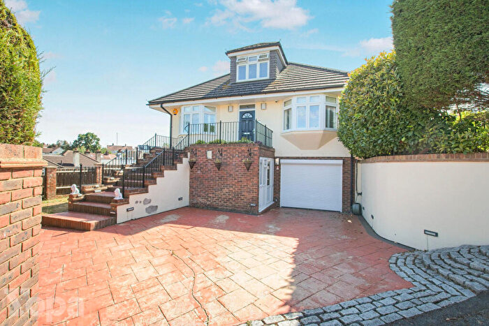 4 Bedroom Detached Bungalow For Sale In Lesney Park, Erith, DA8