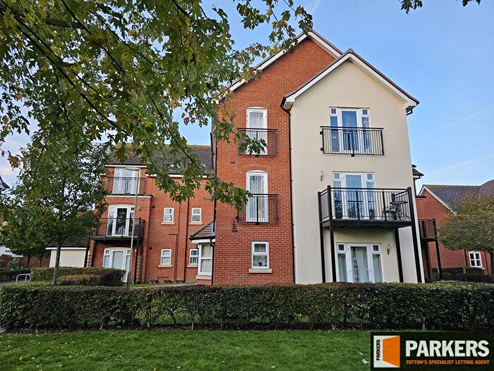 2 Bedroom Flat For Sale In The Mallards, Totton, SO40