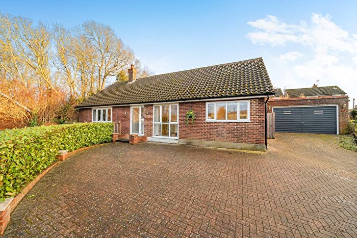 3 Bedroom Bungalow For Sale In Hillside, Farningham, Dartford, DA4