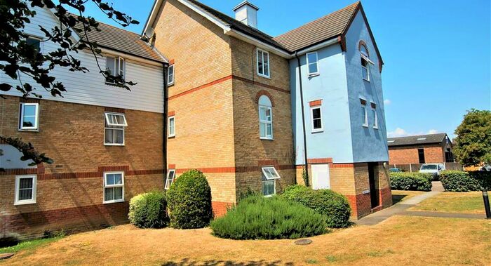 2 Bedroom Flat To Rent In London Road, Benfleet, SS7