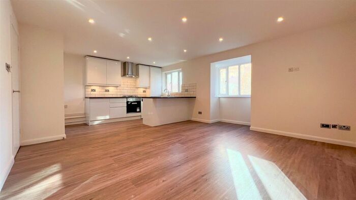 1 Bedroom Flat To Rent In Gade Close, Hayes UB3