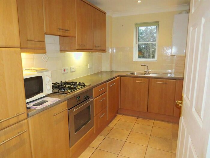 2 Bedroom Flat To Rent In Candlemas Place, Westwood Road, Southampton, SO17