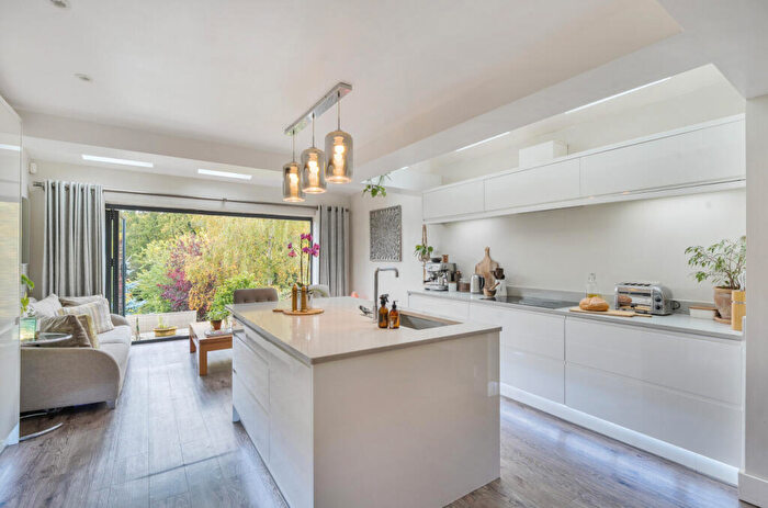 4 Bedroom Semi-Detached House For Sale In Glen Road, Grayshott, Hindhead, Surrey, GU26