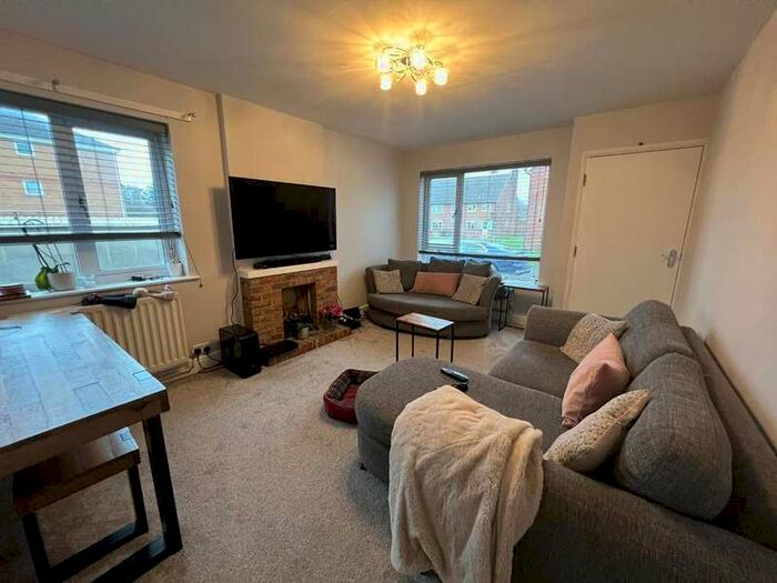 2 Bedroom Maisonette Flat To Rent In Wylands Road, Langley, SL3