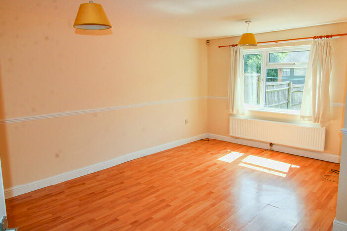 3 Bedroom Terraced House For Sale In Warneford Close, Toothill, SN5