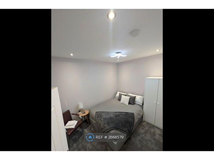 2 Bedroom Flat To Rent In Northumberland Avenue, Reading, RG2