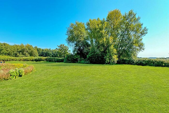 3 Bedroom Terraced Bungalow For Sale In Bedroom Terraced Bungalow In Fishbourne, PO19