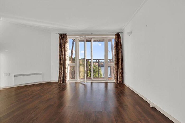 1 Bedroom Flat For Sale In Hutchings Street, E14
