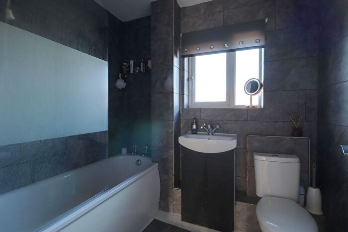 3 Bedroom Terraced House For Sale In Spreighton Road, West Molesey, KT8