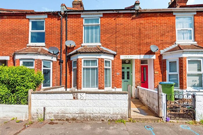 3 Bedroom Terraced House For Sale In Kingsley Road, Southampton, Hampshire, SO15