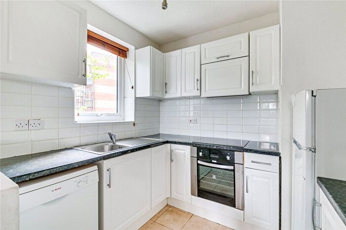 2 Bedroom Flat To Rent In Reachview Close, Camden, NW1