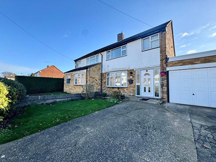 3 Bedroom Semi Detached House To Rent In Grampian Way, Luton, LU3