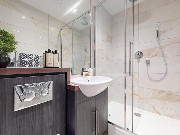 Apartment To Rent In Apt, Live Oasis Belgrave Street #, LS2