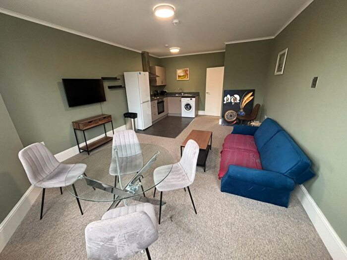 2 Bedroom Flat To Rent In First Avenue, Hove, BN3