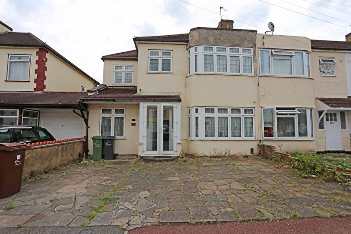 6 Bedroom Semi-Detached House To Rent In Stanley Avenue, Dagenham, RM8