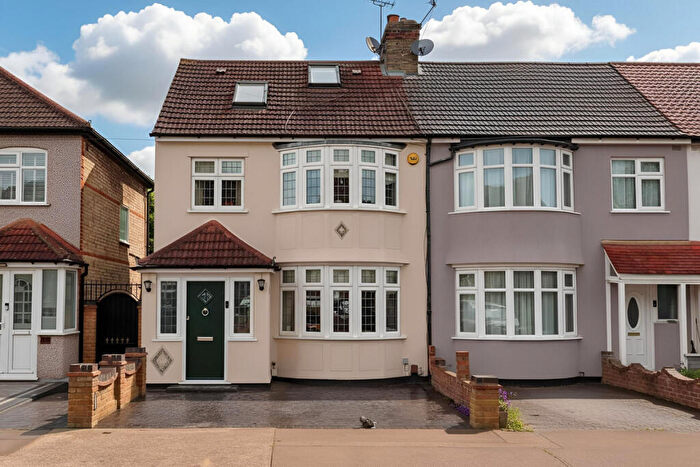 5 Bedroom End Of Terrace House For Sale In Seymer Road, Romford, RM1
