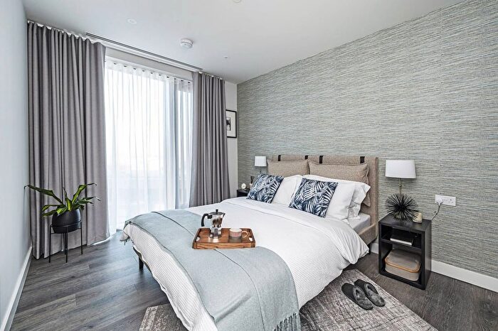 2 Bedroom Flat To Rent In Westfield Avenue, Stratford, London, E20