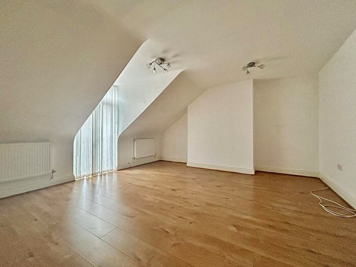 1 Bedroom Flat To Rent In Balmoral Road, Gillingham, ME7