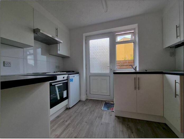 2 Bedroom Maisonette To Rent In Slough, Berkshire, SL1