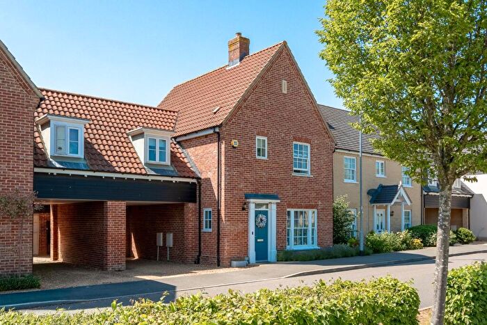 3 Bedroom Link Detached House For Sale In Pinner Lane, Alconbury Weald, Huntingdon, Cambridgeshire, PE28