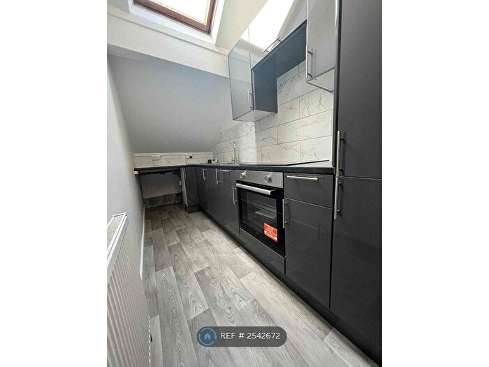 2 Bedroom Flat To Rent In Knowsley Rd, Southport, PR9