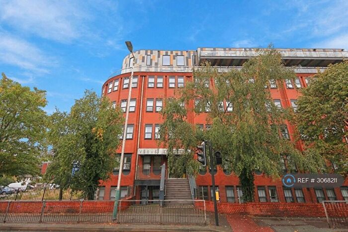 2 Bedroom Flat To Rent In Mercury Gardens, Romford, RM1