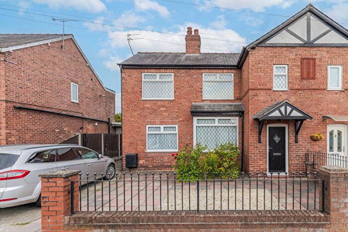 2 Bedroom Semi-Detached House For Sale In Mayfield Drive, Cuddington, CW8