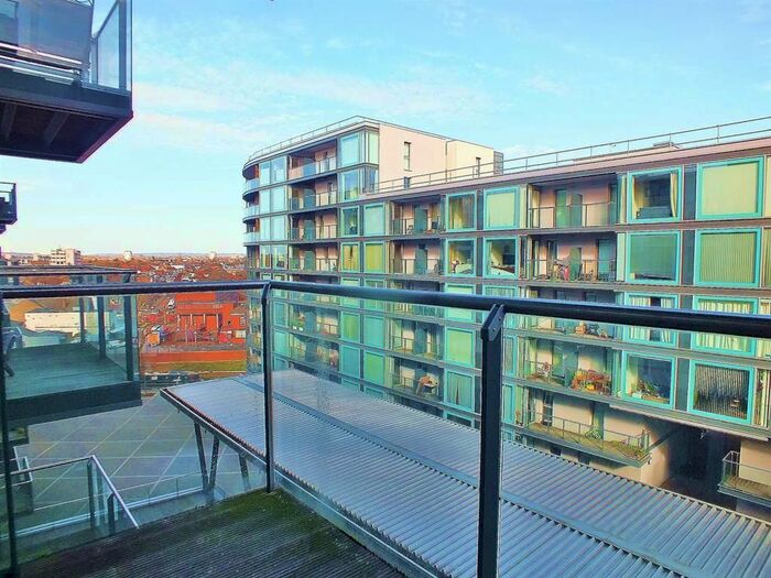 1 Bedroom Flat To Rent In Vantage Building, Station Approach. Hayes, UB3