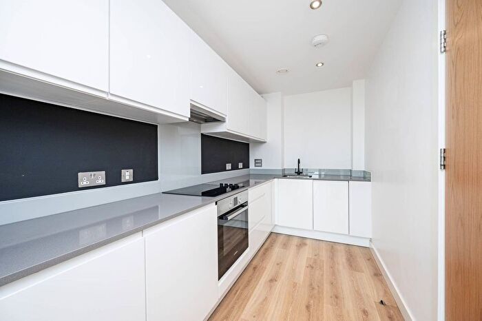 1 Bedroom Flat To Rent In Buckhurst Street, Bethnal Green, London, E2