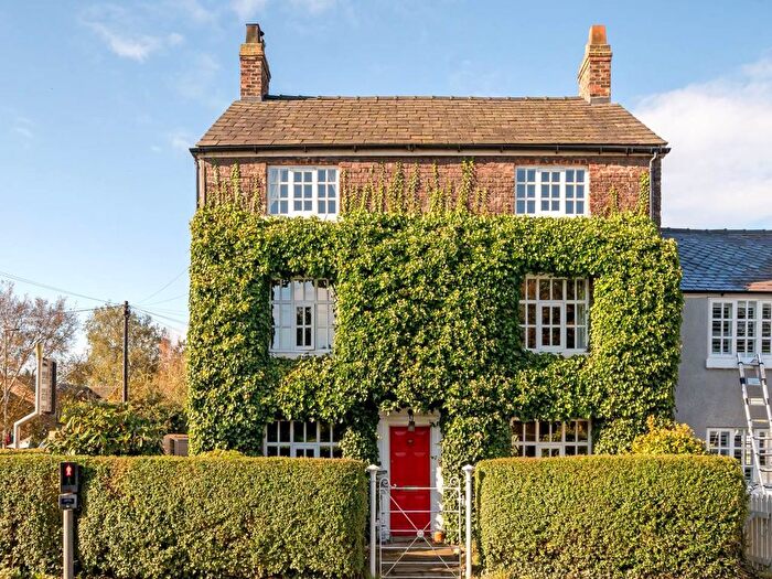 6 Bedroom Detached House For Sale In London Road, Stretton, Warrington, WA4