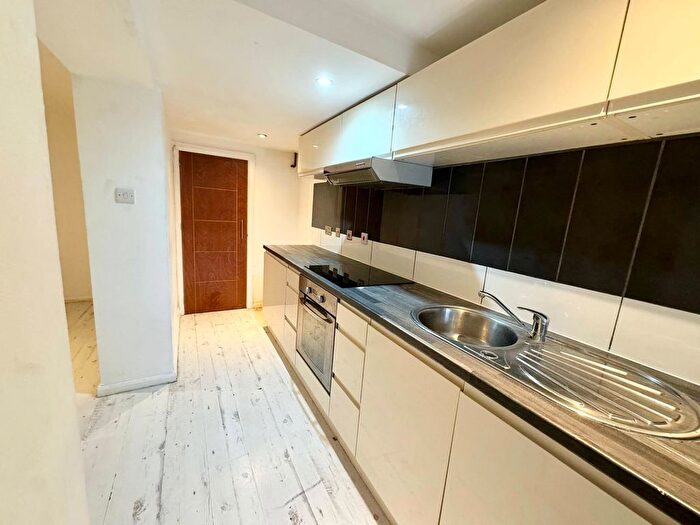 1 Bedroom Flat To Rent In Dene Close, Outwood Lane, Chipstead, Coulsdon, CR5