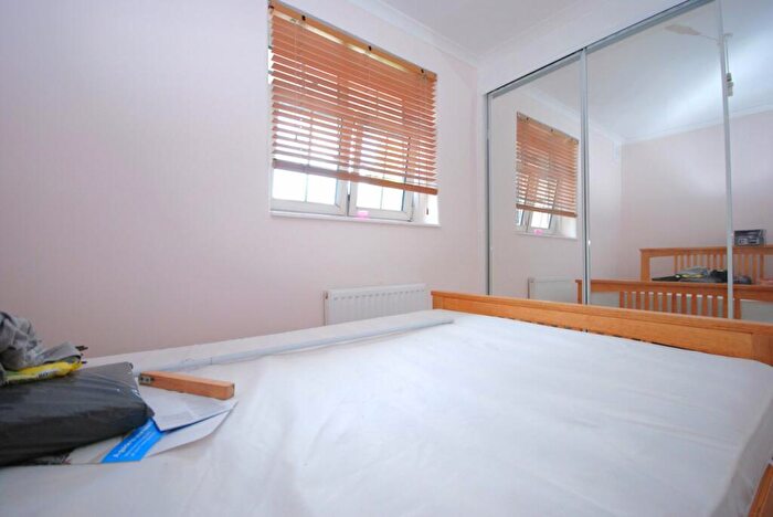 2 Bedroom Apartment To Rent In Wheatland House, Dog Kenell Hill Estate, East Duwlich, SE22