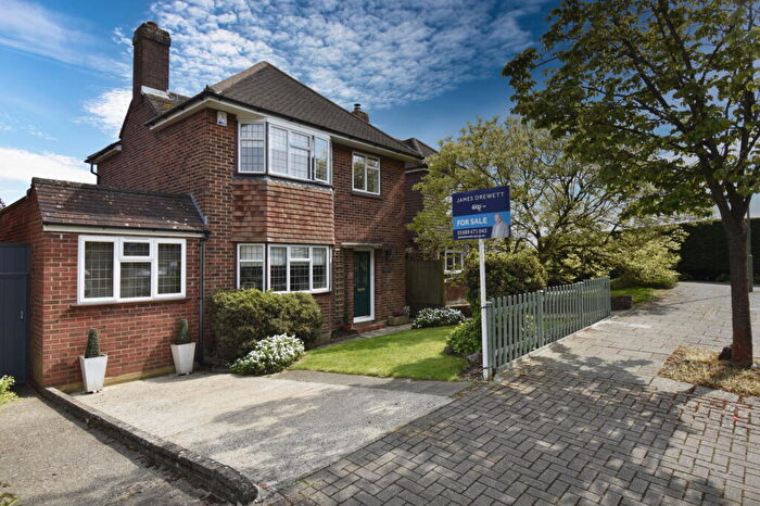 4 Bedroom Detached House For Sale In Avebury Road, Orpington, BR6